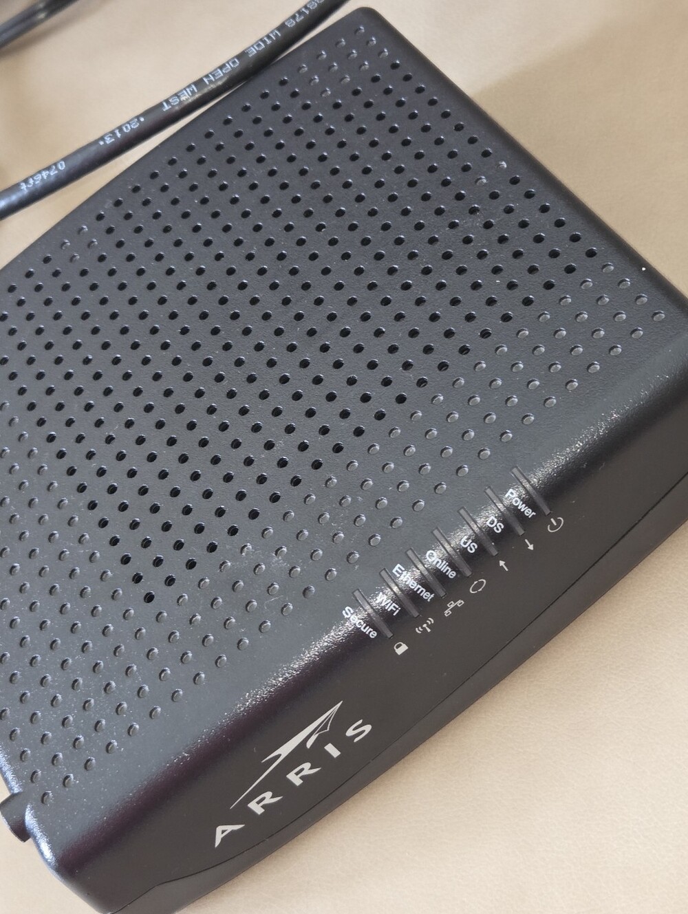 ARRIS DG860P2 Cable Modem Router Combo - Picture 2 of 8